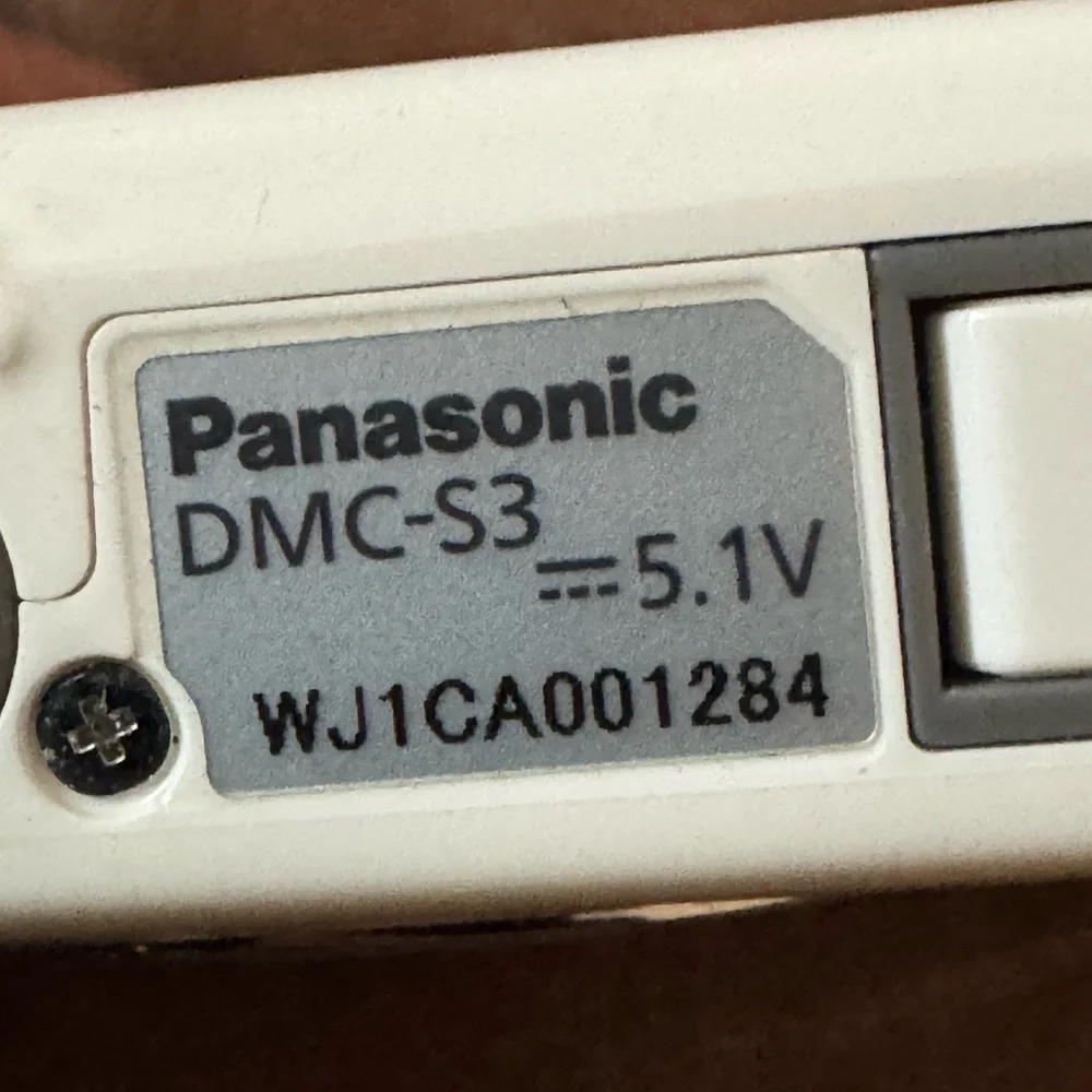 Panasonic Lumix DMC-S3 Digital Camera Excellent. 14.1 MP, 24mm